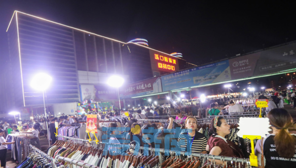 济南首个大型夜间服装市场运营,或成夜间消费新热点